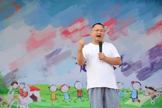 廣東博皓公司總經(jīng)理、鷹之家班主任尹總，為我們本次運(yùn)動會致開幕詞
